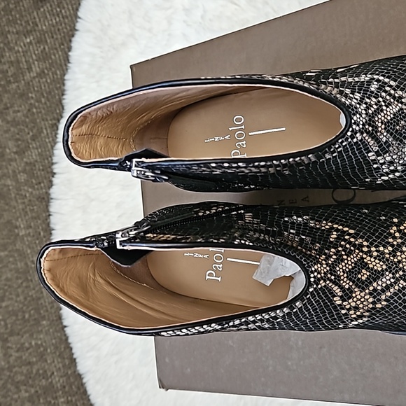 *SOLD* Paolo Westly Black Platinum Snake Print Leather Booties, size 6, NEW, NWB - Picture 6 of 16